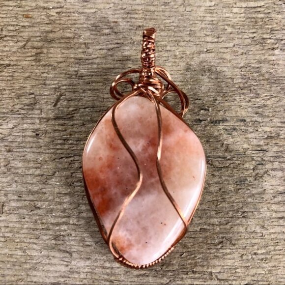 Sunstone Agate Wire Wrapped Necklace Pendant - Picture 4 of 4